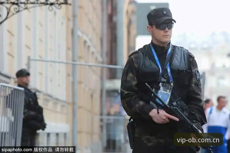 OB体育官网使用指南 世界杯安保警力缩减事件详解:从40人到3人的数据对比与观赛影响分析